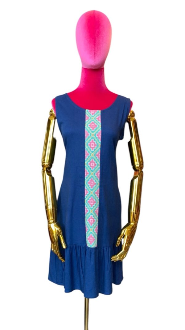 Vestido azul con linea de rombos rosas