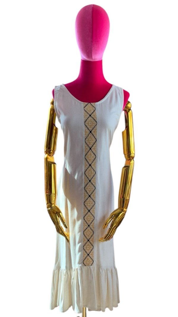 Vestido blanco con linea de rombos amarillos