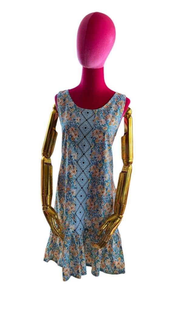 Vestido celeste con flores