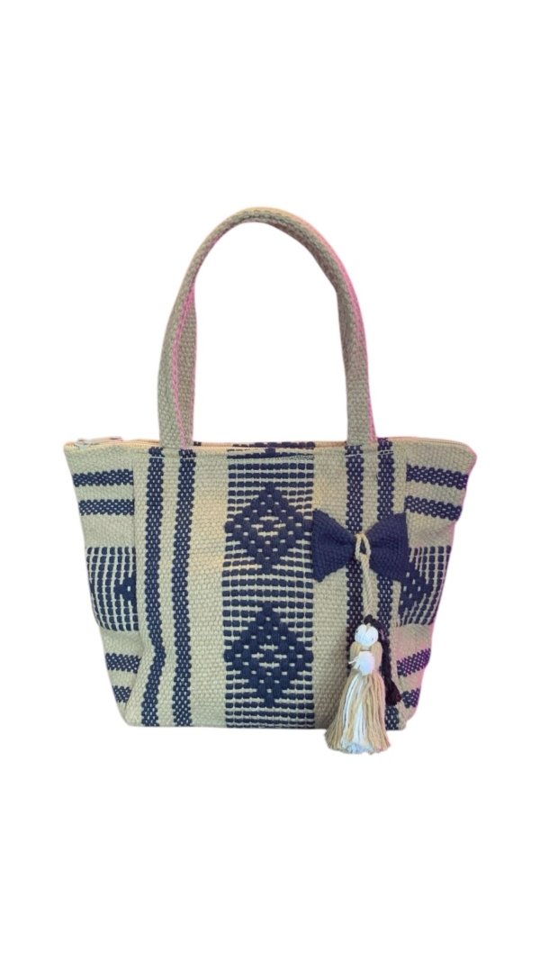 Bolsa blanca con acabados azules