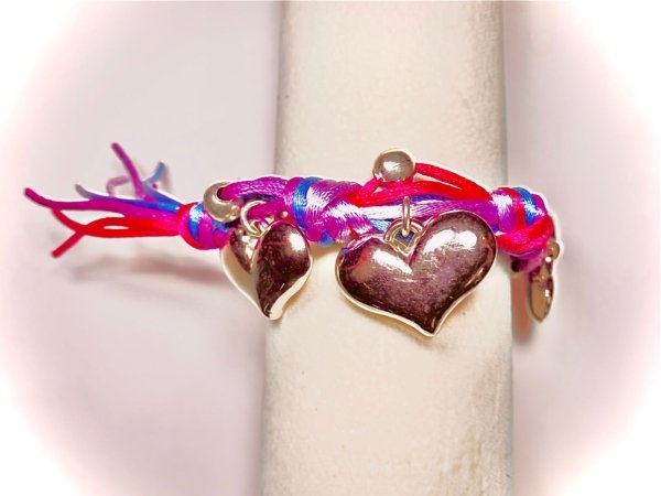 Pulsera “Corazones en Fiesta”