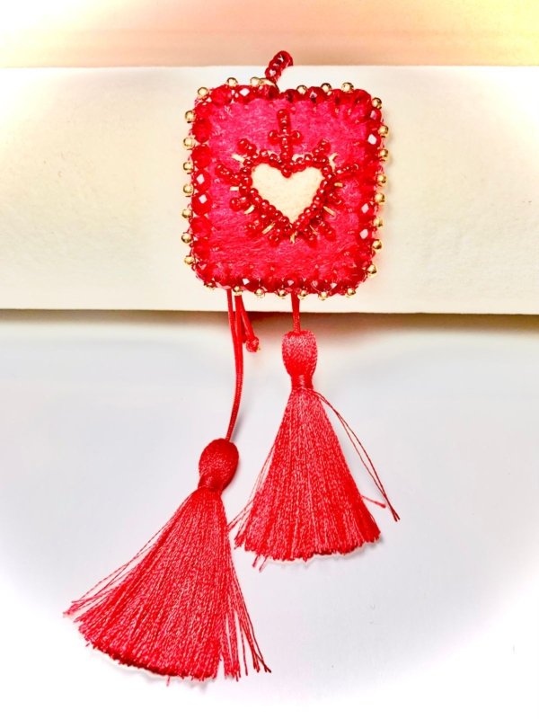 Pulsera “Corazón Bordado”