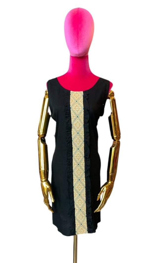 Vestido negro con linea de rombos color amarillo