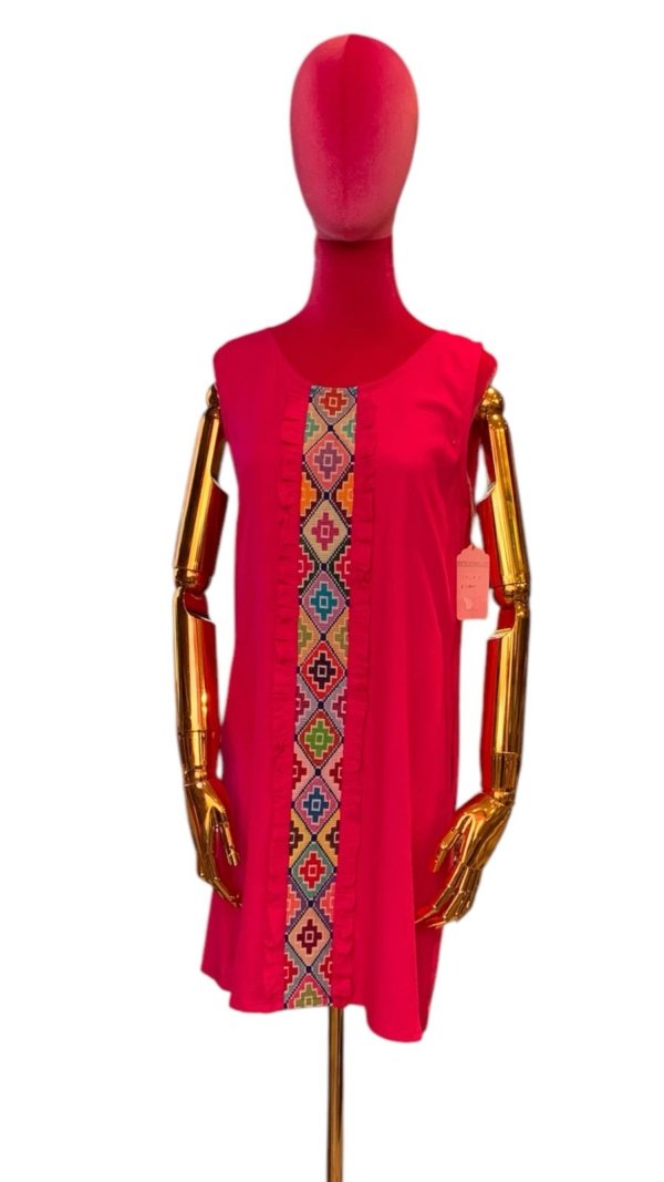 Vestido rojo con linea de rombos de colores