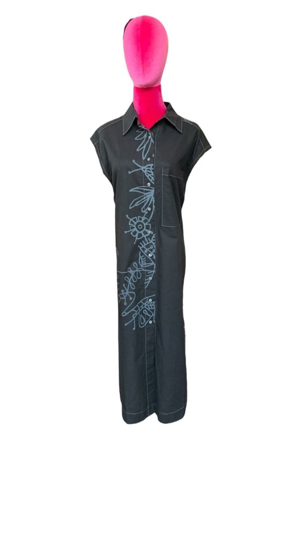 Vestido negro con figuras gris claro