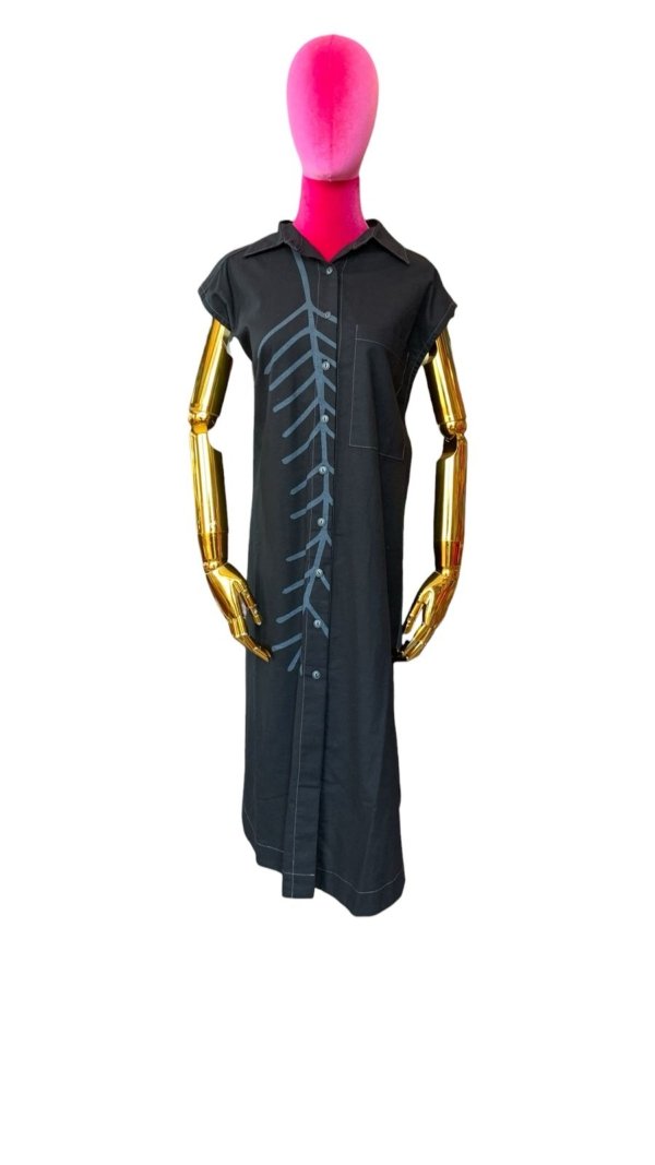 Vestido negro con figuras