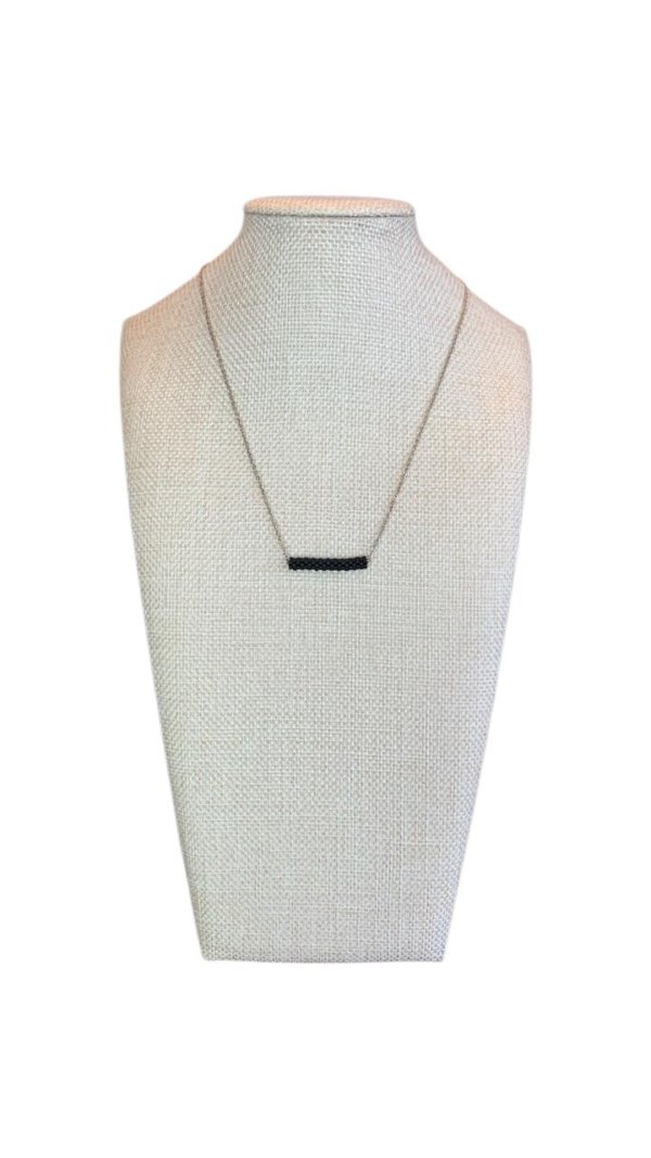 Collar barra negra