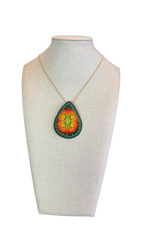 Collar gota huichol