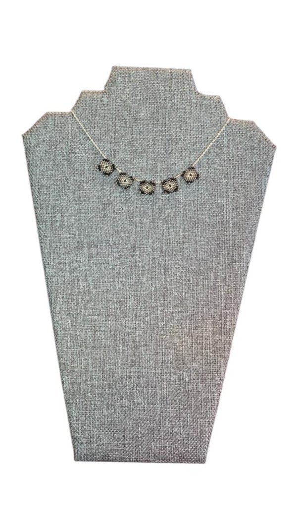 Collar pétalos de chaquira