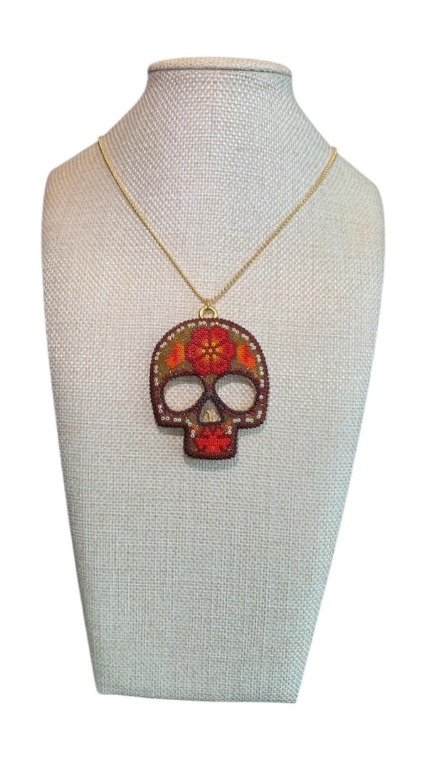 Collar calavera huichol