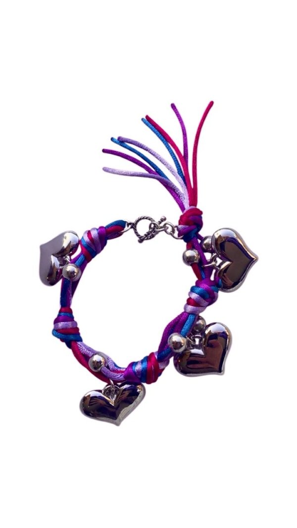 Brazalete corazones metálicos