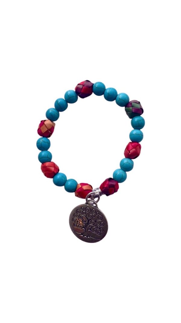 Pulsera “Raíces” con dije de árbol de la vida