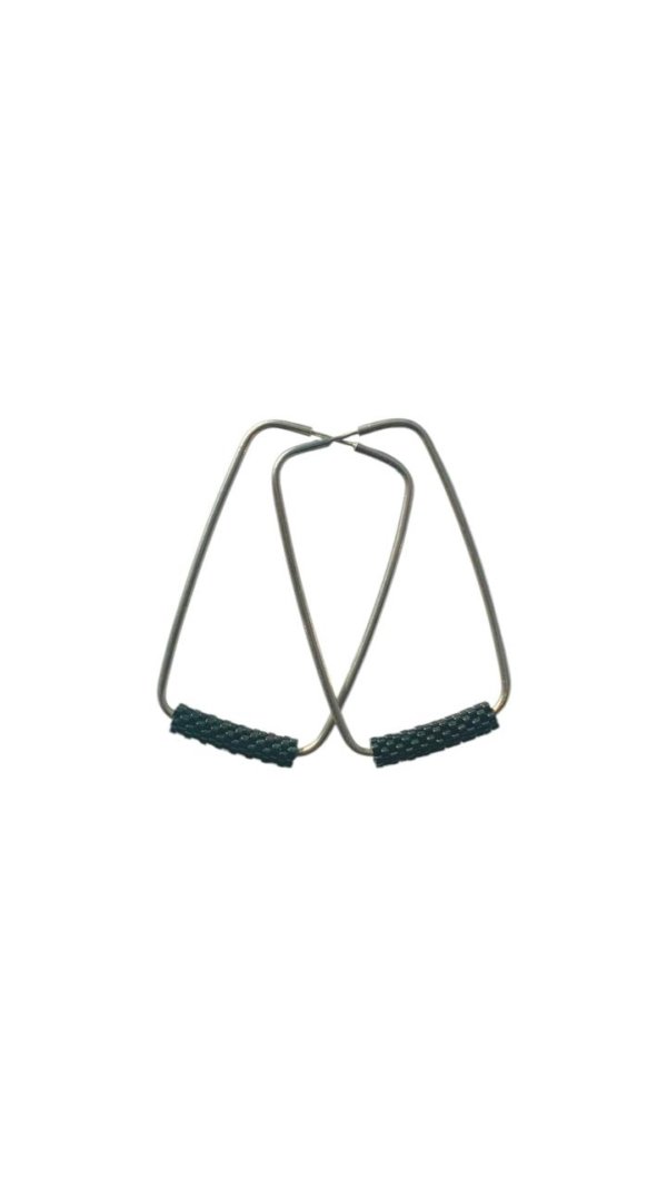 Aretes alambre con detalle negro
