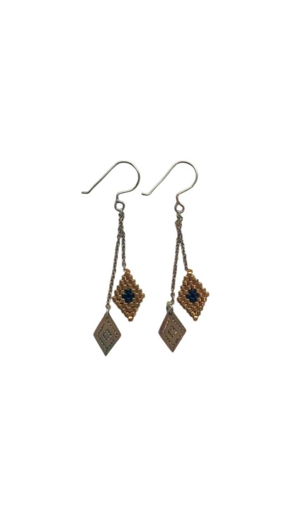 Aretes de rombo con piedras color dorado y negro