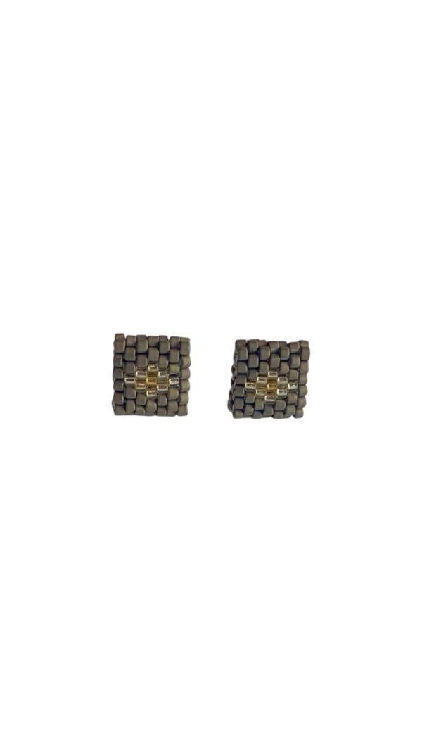 Aretes con piedras color gris y gris claro