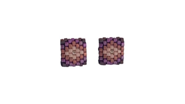 Aretes de chaquira cuadrada en tonos cobre y malva