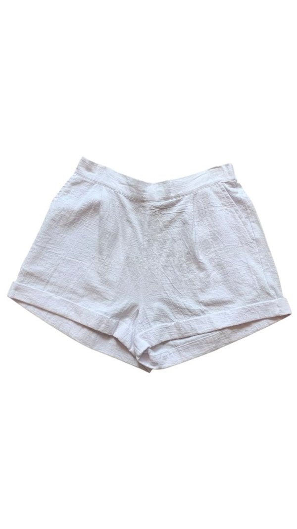 Short color blanco