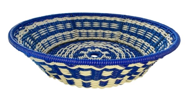 Canasta azul con blanco