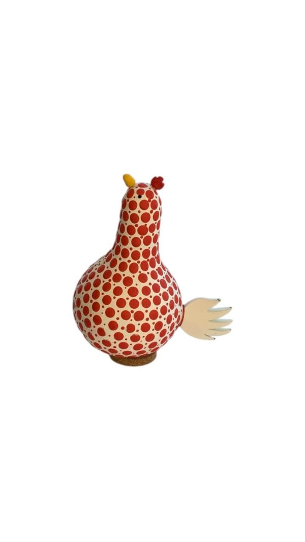 Alebrije forma de gallina color beige con rojo