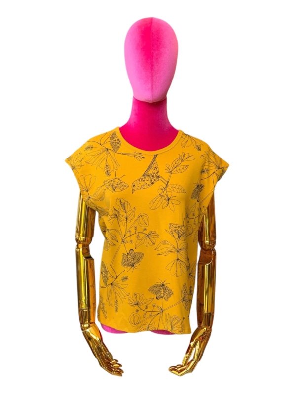 Blusa mostaza con estampado natural
