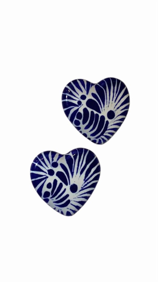Aretes corazón azul intenso pintados a mano