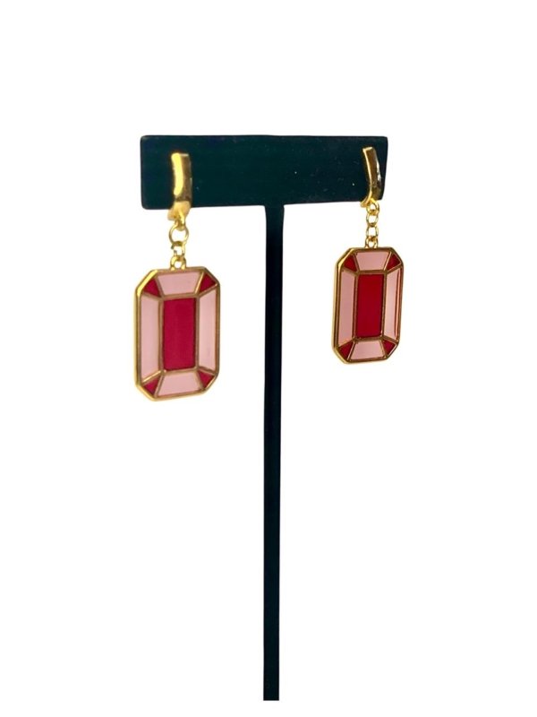 Aretes Daniel Espinosa — Rubí geométrico en marco dorado - Image 2