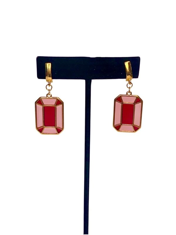 Aretes Daniel Espinosa — Rubí geométrico en marco dorado