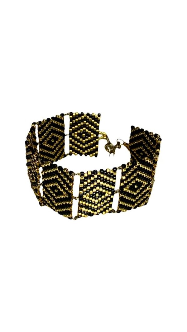 Pulsera “Fuerza dorada”