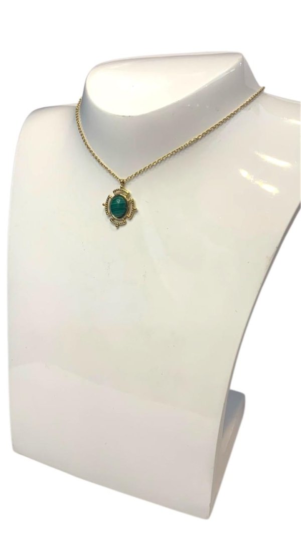 Collar Daniel Espinosa — Escarabajo verde con aura dorada - Image 2