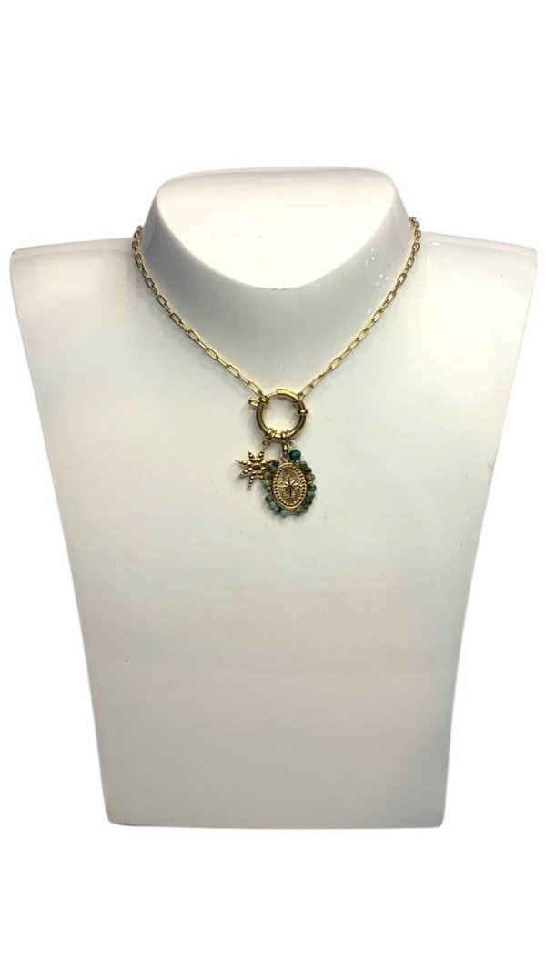 Collar Daniel Espinosa — Medalla solar con cuentas verdes