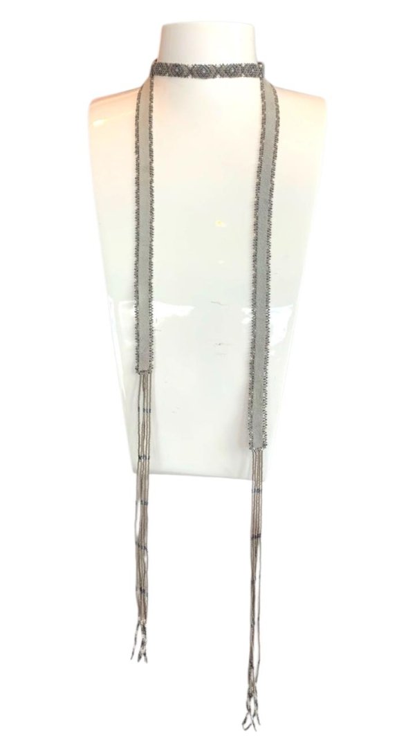 Choker gris con caída